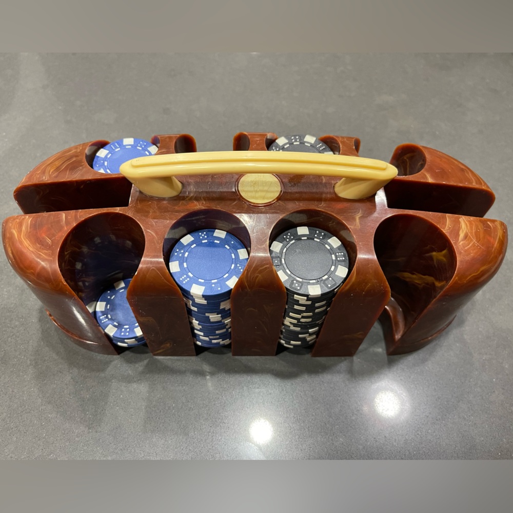 Vintage Bakelite Poker Caddy. Very nice wood grain like swirls. Chips included.